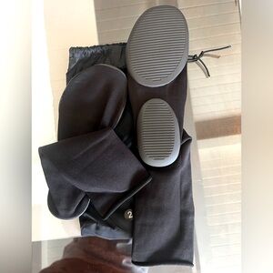 Yeezy pods, Size 2 (M9-10.5) (W10.5-12)